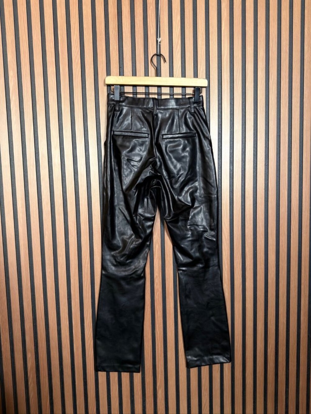Abercrombie & Fitch Pants 26 / 2S Womens Black Leg Slits Pleated Faux Leather - Picture 2 of 11